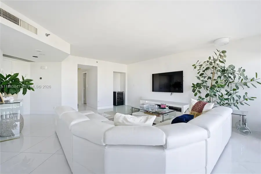 1000 W Island Boulevard #2806, Aventura, FL 33160 - #3