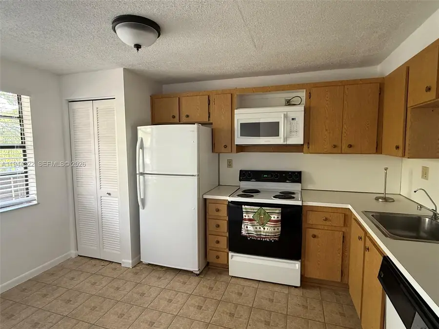 1000 Colony Point Circle #303, Pembroke Pines, FL 33026 - #2