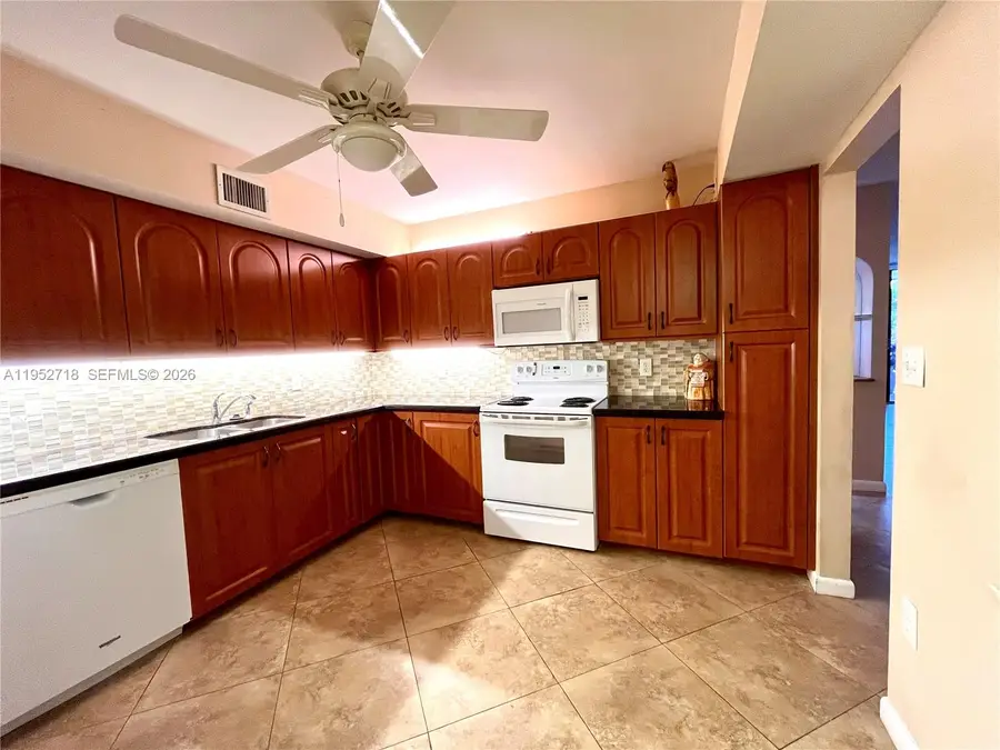 2806 N 46th Avenue #D537, Hollywood, FL 33021 - #3