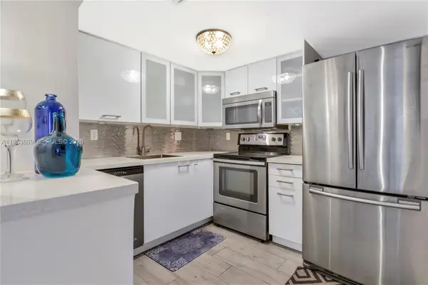 2600 Collins Avenue #204, Miami Beach, FL 33140