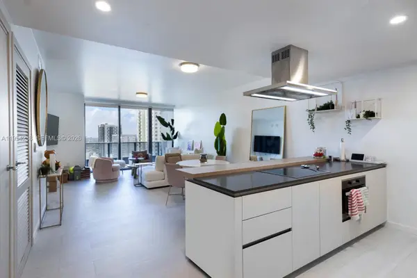 1000 Brickell Plaza #2411, Miami, FL 33131