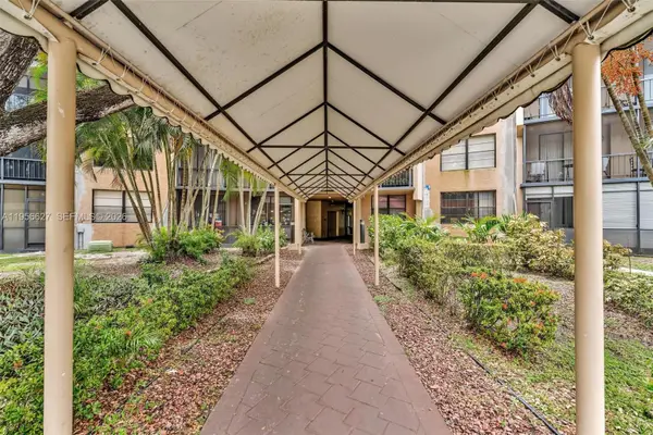 3800 N Hills Drive #312, Hollywood, FL 33021