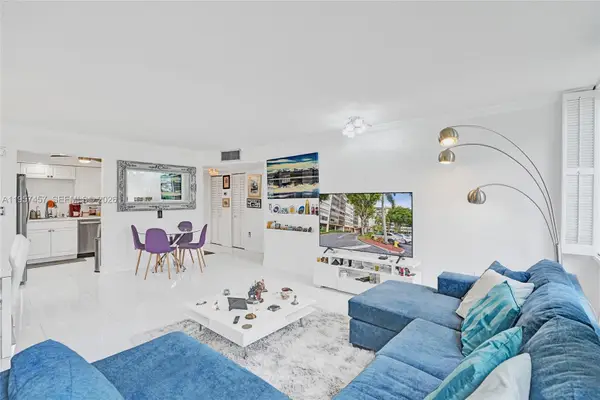 1400 Saint Charles Place #204, Pembroke Pines, FL 33026