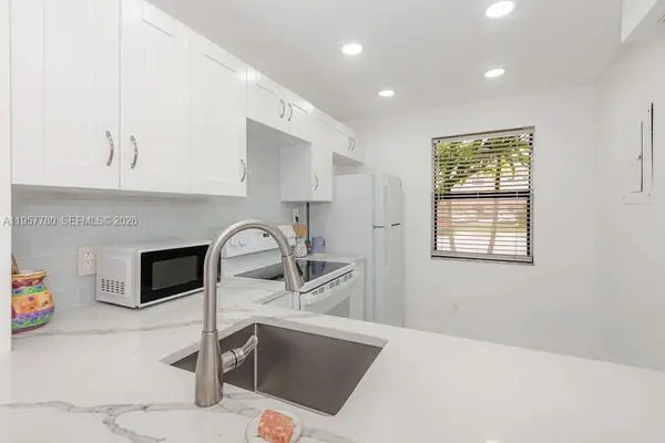 10434 Sunrise Lakes Boulevard #109, Sunrise, FL 33322
