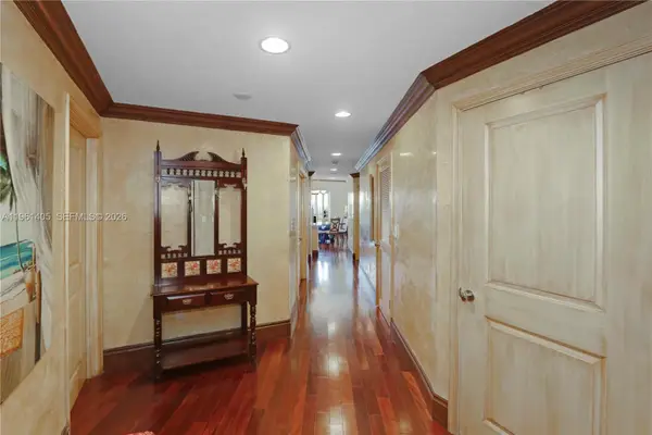 10 Aragon Avenue #1216, Coral Gables, FL 33134