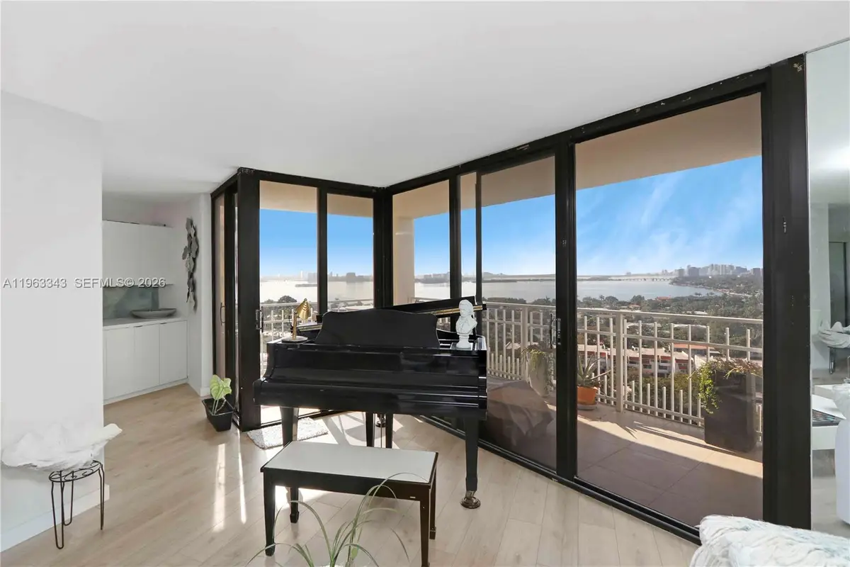 1000 Quayside Terrace #1608, Miami, FL 33138 - #1