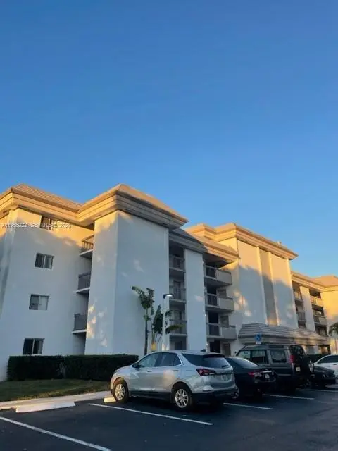 731 N Pine Island Road #306, Plantation, FL 33324