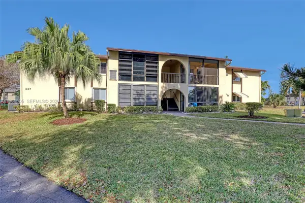337 Pine Ridge Circle #D2, Greenacres, FL 33463