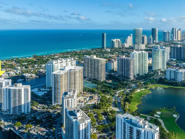 20505 E Country Club Drive #634, Aventura, FL 33180