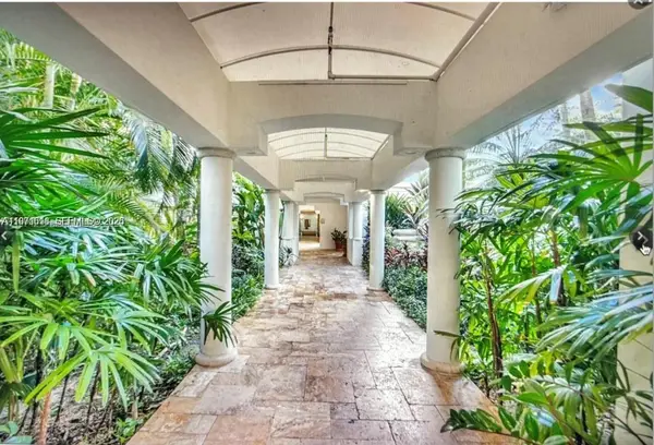 3900 Island Boulevard #B308, Aventura, FL 33160