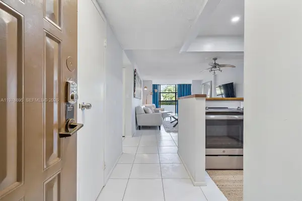 600 Parkview Drive #227, Hallandale Beach, FL 33009