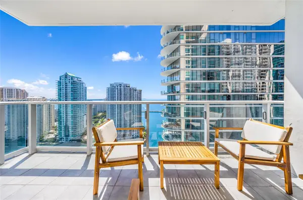 300 S Biscayne Boulevard #T2806, Miami, FL 33131