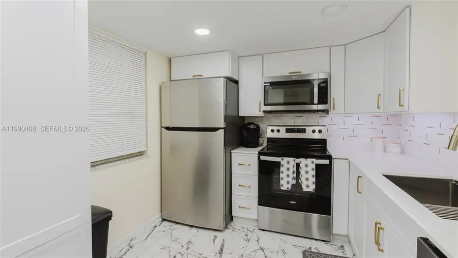 424 SE 10th Street #204, Dania Beach, FL 33004 - #3
