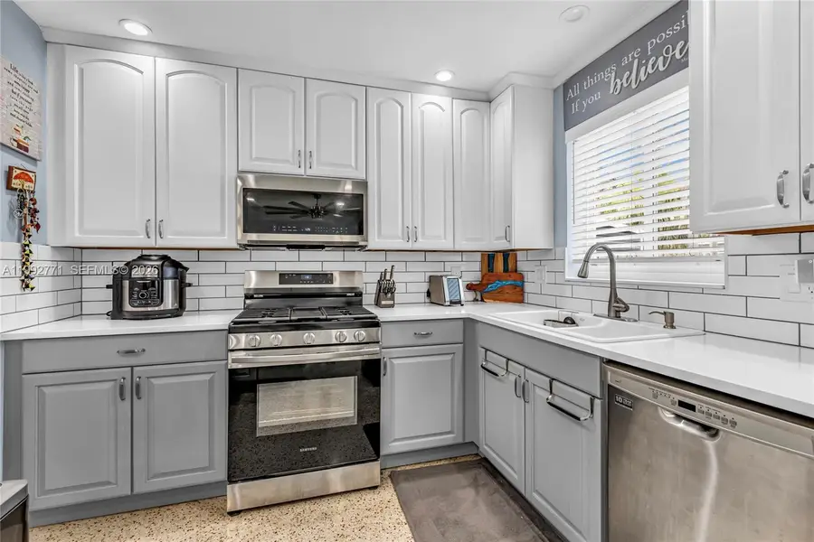 819 N 32nd Avenue, Hollywood, FL 33021 - #3