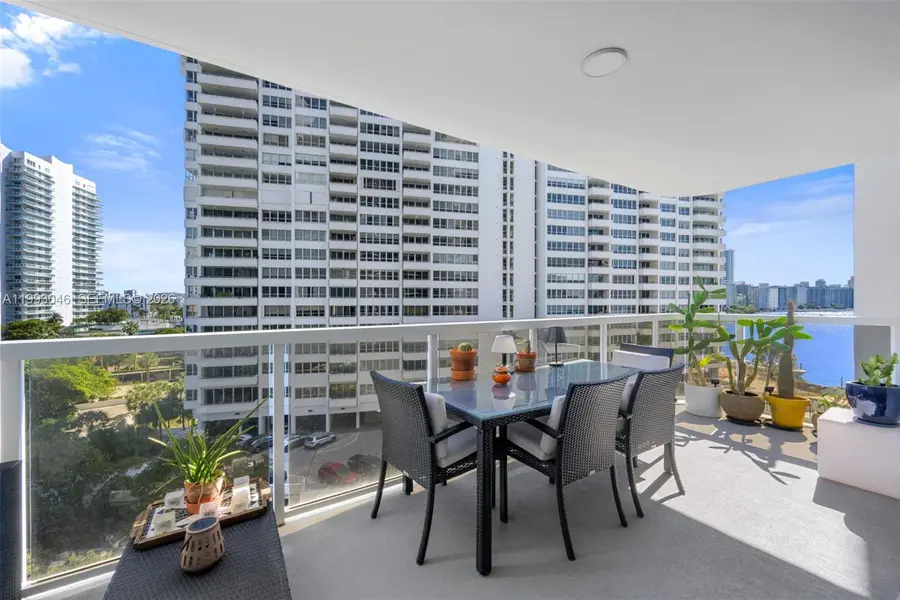 9 Island Avenue #810, Miami Beach, FL 33139 - #3