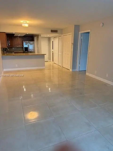 100 Lakeview Drive #115, Weston, FL 33326
