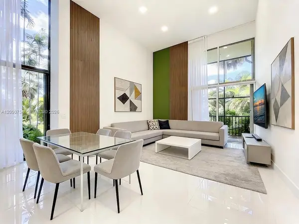 20329 W Country Club Drive #TH10, Aventura, FL 33180