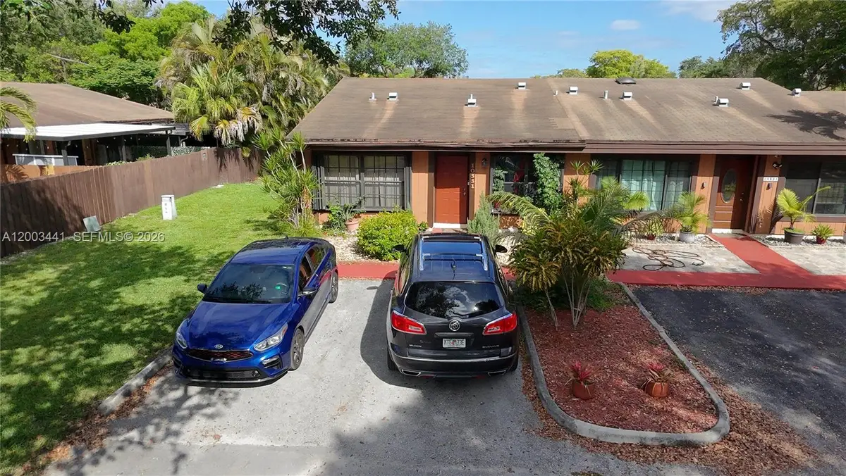 10331 Holly Court, Pembroke Pines, FL 33026 - #1