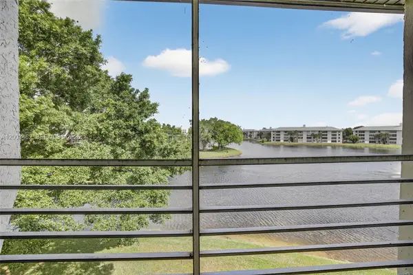 9235 Lagoon Place #404, Davie, FL 33324