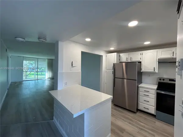 8962 S Hollybrook Boulevard #202, Pembroke Pines, FL 33025