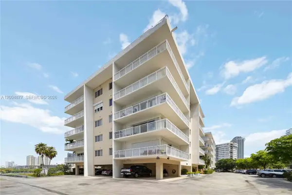 126 Golden Isles Drive #32A, Hallandale Beach, FL 33009