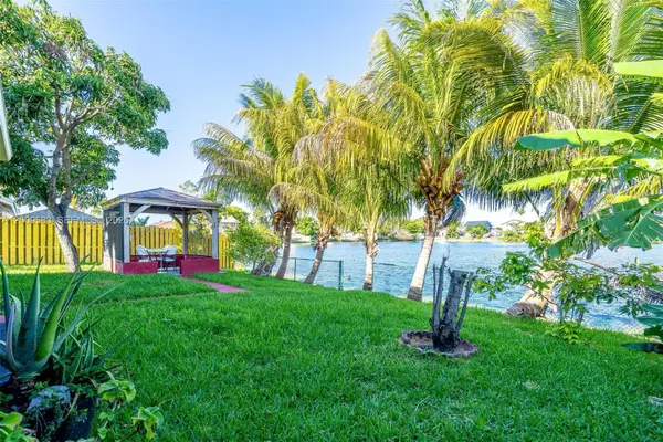 1001 SW 100th Terrace, Pembroke Pines, FL 33025