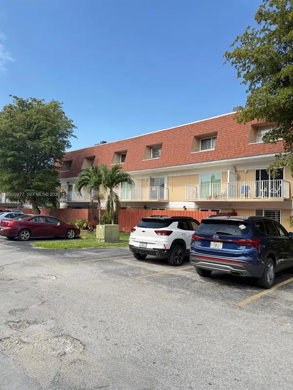 260 NW 107th Avenue #204, Miami, FL 33172