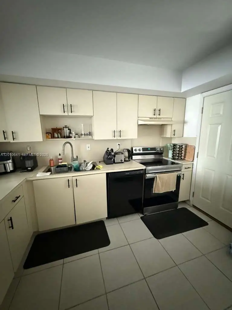 Address Withheld By Seller, Miami, FL 33179 - #2