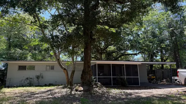 1 St Regis Drive, Pensacola, FL 32505