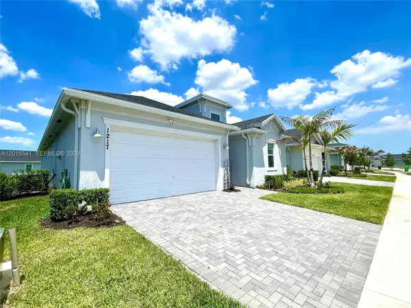 1217 SE Crosswood Way, Port St Lucie, FL 34984