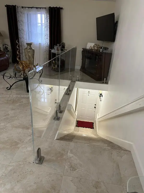 2485 W 76th Street #201, Hialeah, FL 33016