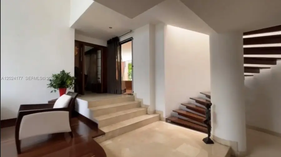 17 # 7- 120 Carrera, Hollywood, FL  - #2