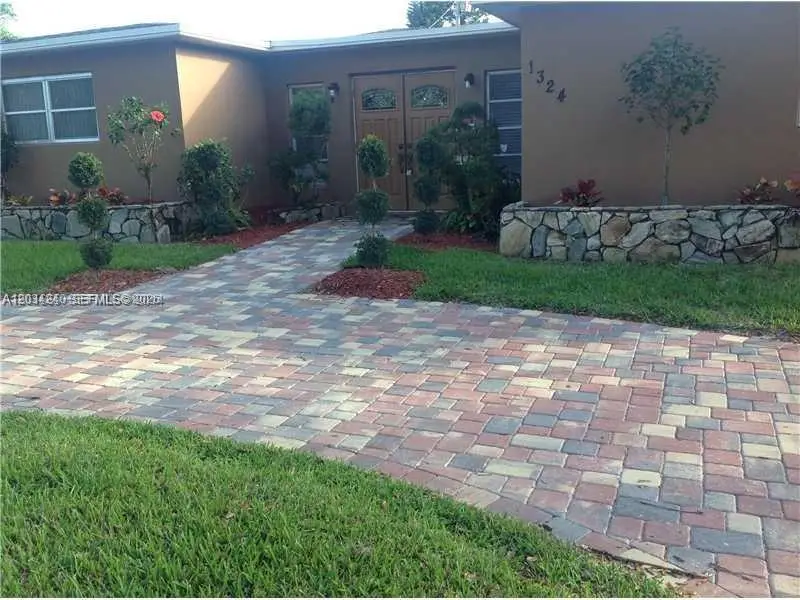 1324 Washington Street, Hollywood, FL 33019 - #2