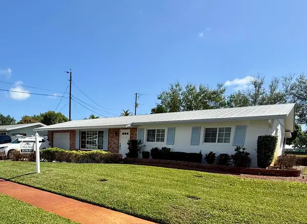 24 Pinetree Circle, Tequesta, FL 33469