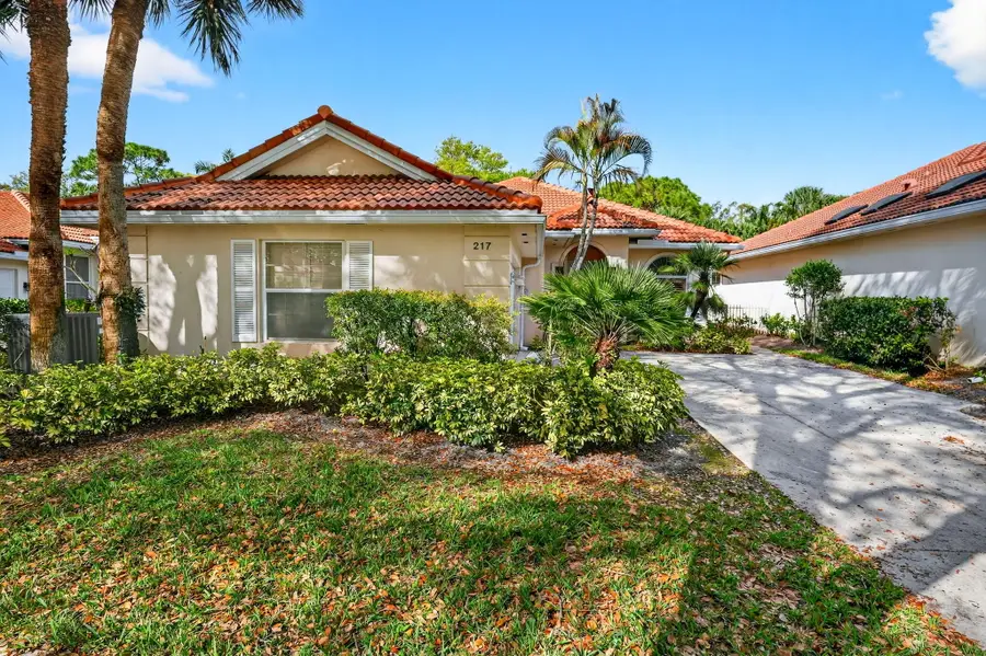 217 E Tall Oaks Circle, Palm Beach Gardens, FL 33410 - #2