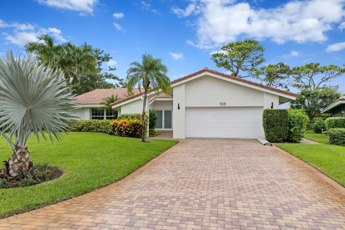 925 Foxpointe Circle, Delray Beach, FL 33445 - #1