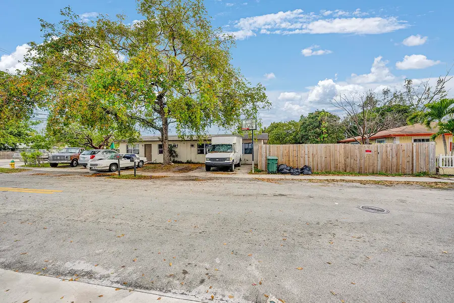 2100 NW 27th Street, Oakland Park, FL 33311 - #2