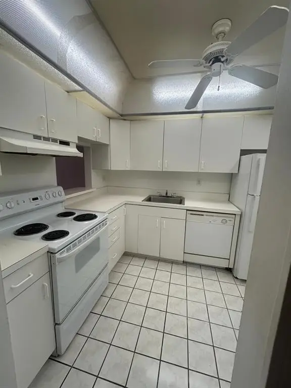 4334 NW 9th #9-2b, Deerfield Beach, FL 33064