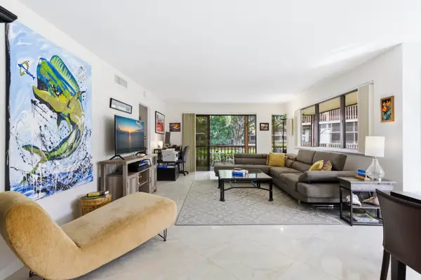 137 Brackenwood Road, Palm Beach Gardens, FL 33418