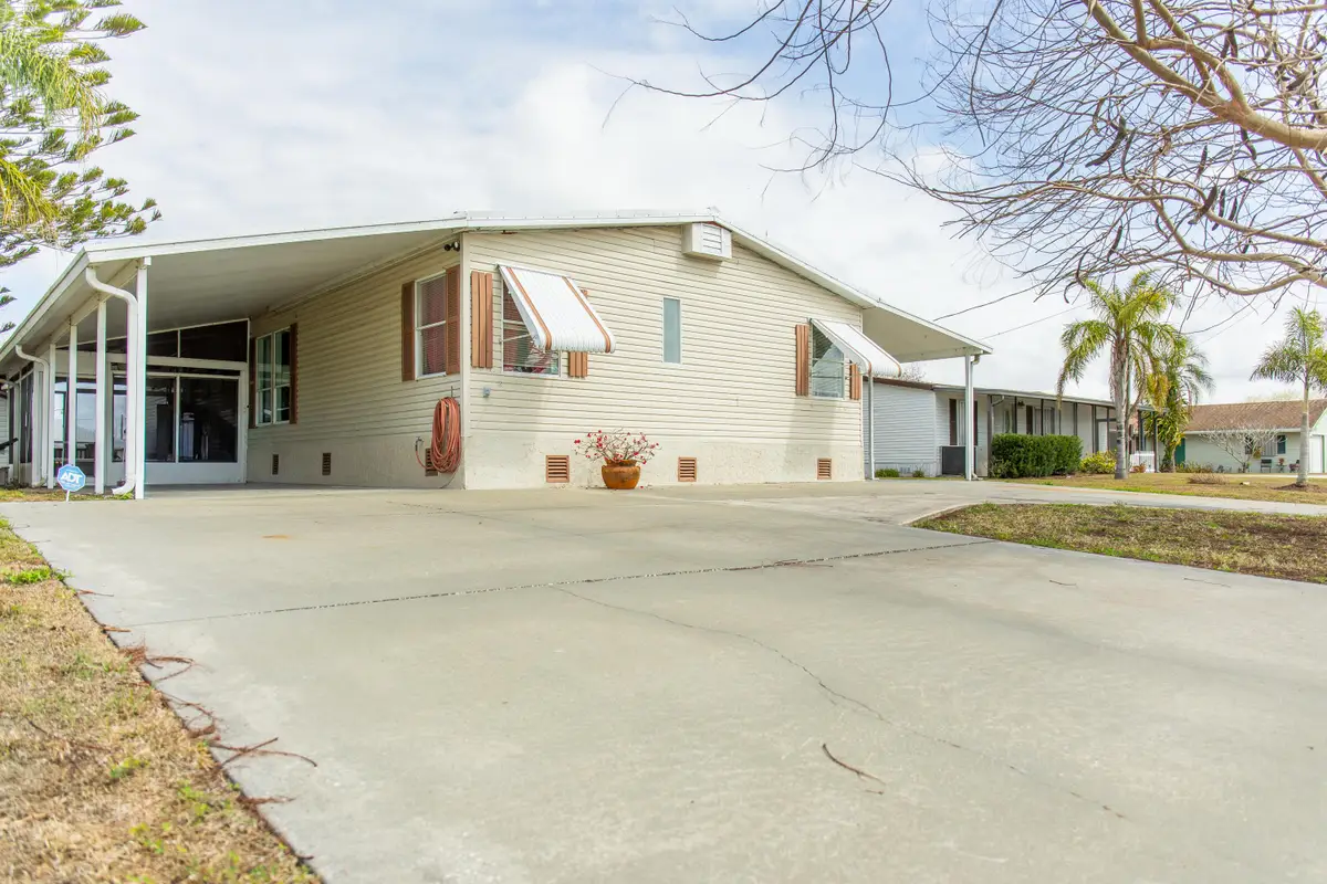 2423 SE 34th Lane, Okeechobee, FL 34974 - #1