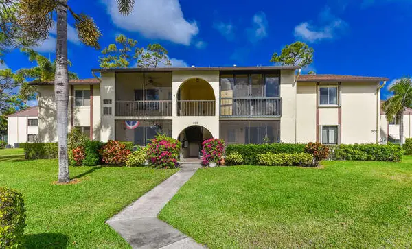 305 Knotty Pine, Greenacres, FL 33463