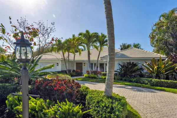 2720 Cardinal Circle, Gulf Stream, FL 33483