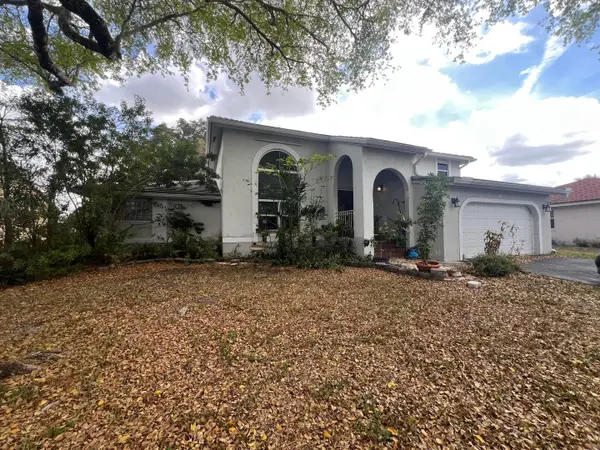 15010 E Falcons Lea, Davie, FL 33331