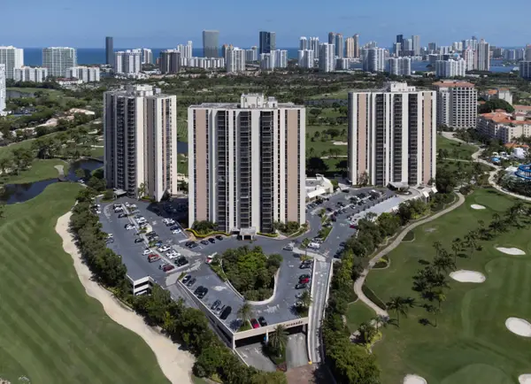 20335 W Country Club #1704, Aventura, FL 33180