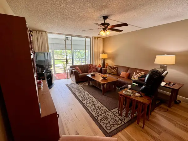 6698 10th N #401, Lake Worth, FL 33467