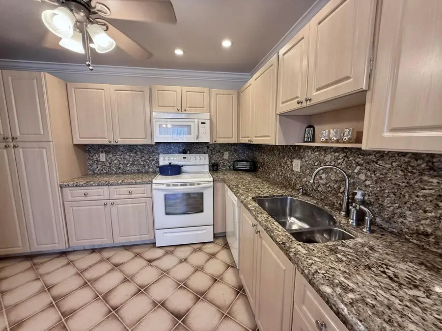 1660 NW 20th Avenue #101, Delray Beach, FL 33445 - #3