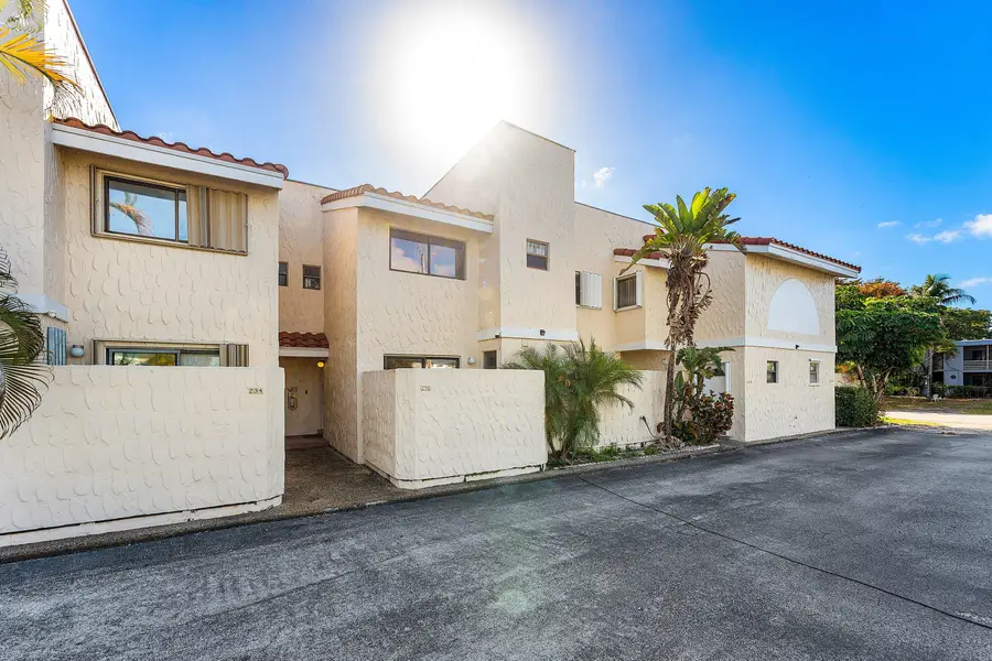 236 SE 10th Avenue, Pompano Beach, FL 33060 - #2