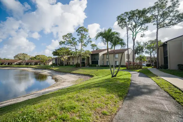 707 Sunny Pine Way #C2, Greenacres, FL 33415