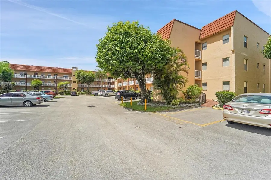 9261 Sunrise Lakes Boulevard, Sunrise, FL 33322 - #3