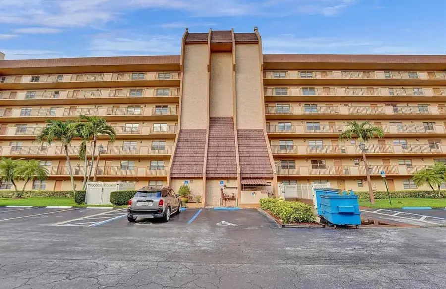 3001 W Rolling Hills Circle, Davie, FL 33328 - #2